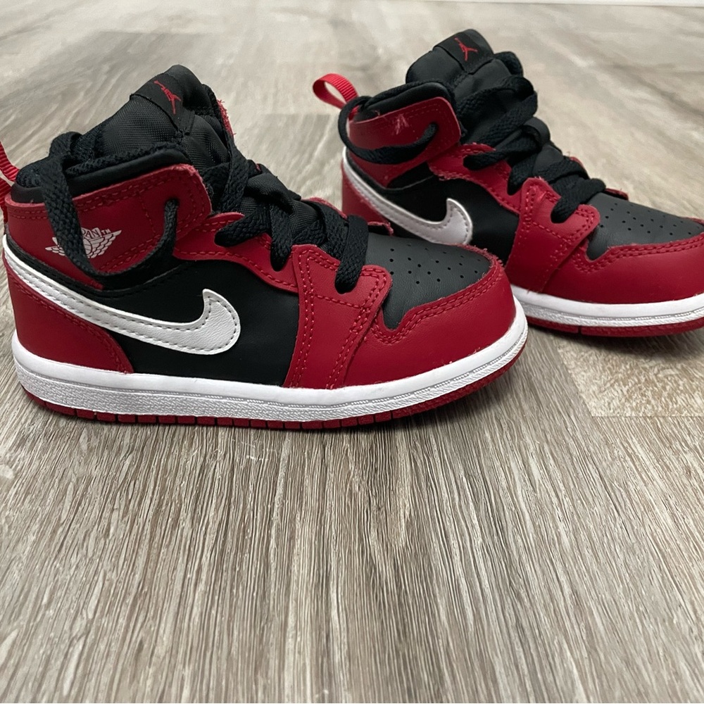 Nike Air Jordan 1 Mid Toddler Black and Red size 8